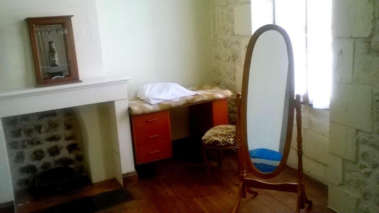 La Maison de l'Aubépin Saint-Savinien Esterno foto